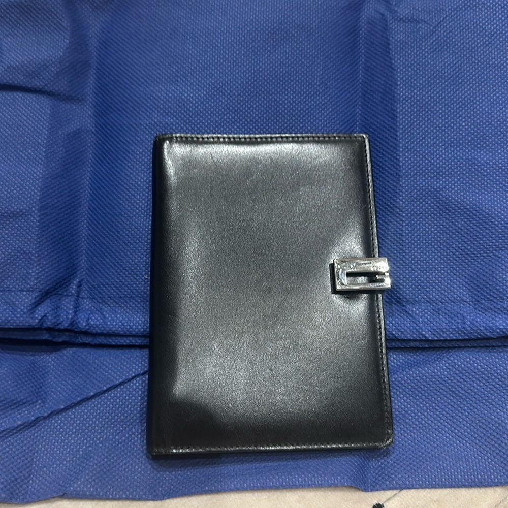 Gucci address/agenda!